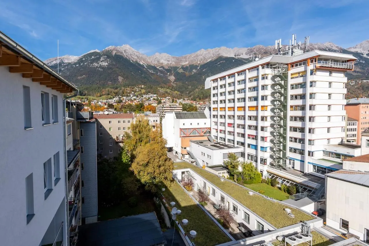Meininger Hotel Innsbruck Zentrum 3*,